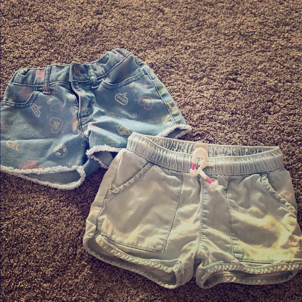 Lot of girls denim shorts!